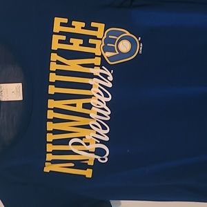 Milwaukee brewers t-shirt